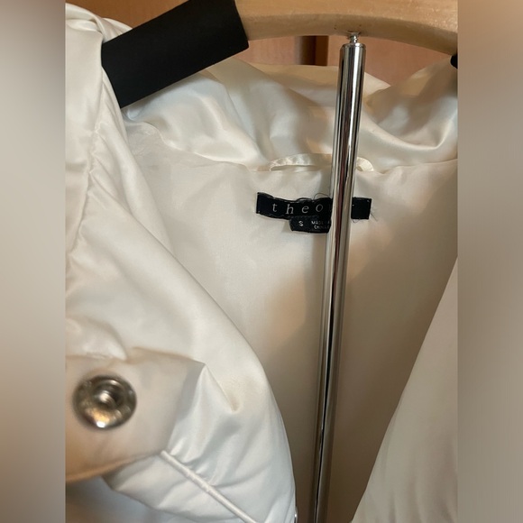 White theory puffer - Picture 6 of 10